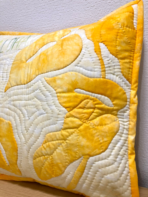 Hawaiianquilt Anthurium yellow クッションカバー 3枚目の画像