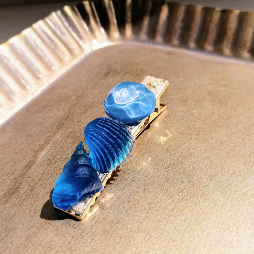 ミルキーブルーのヘアクリップ / クラゲ / レジン / 海のかけら ヘア