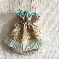 インド刺繍 リボン まんまる 丸巾着 ポーチ 花柄×レース ピンク 2枚目の画像