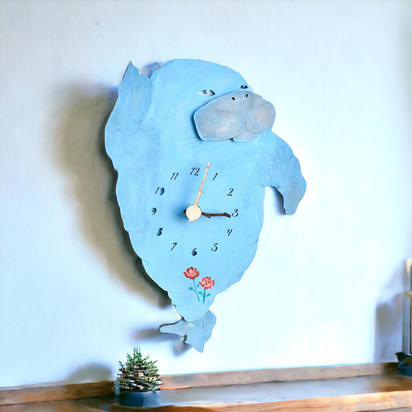 【絶滅危惧種を想う】海辺のジュゴンが合図する時計 木製 掛け時計 1枚目の画像