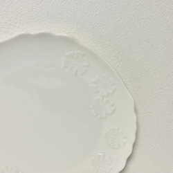 花のレリーフのデザート皿 2枚目の画像