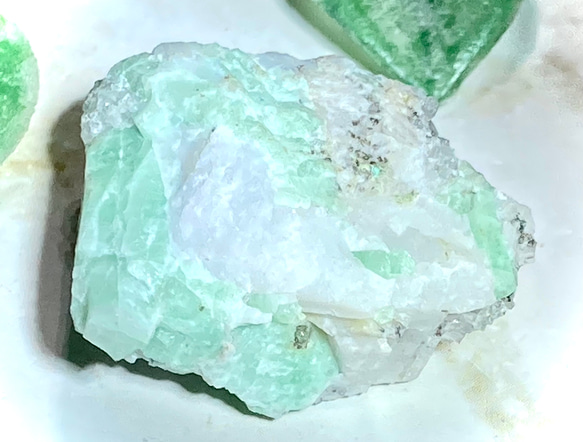 【浮気封じ】エメラルド ラフストーン　原石 浮気封じ】エメラルド ラフストーン原石