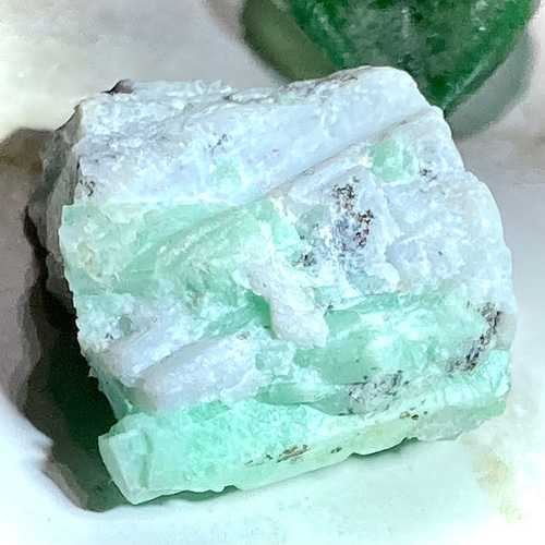 浮気封じ】エメラルド ラフストーン 原石 天然石 東洋占星術師の娘  