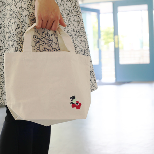 ラフレシアと獏 コンパクトな刺繍キャンバストートバッグ トートバッグ