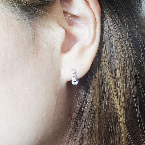 プラチナ ティアドロップ デザインピアス 0.20ct 天然