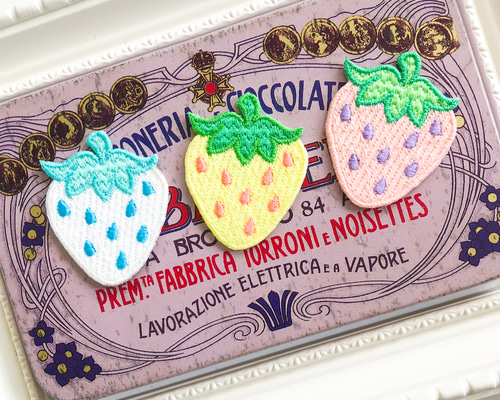 480円】(お名前)苺（いちご）のオーダーアイロンワッペン 480円】(お