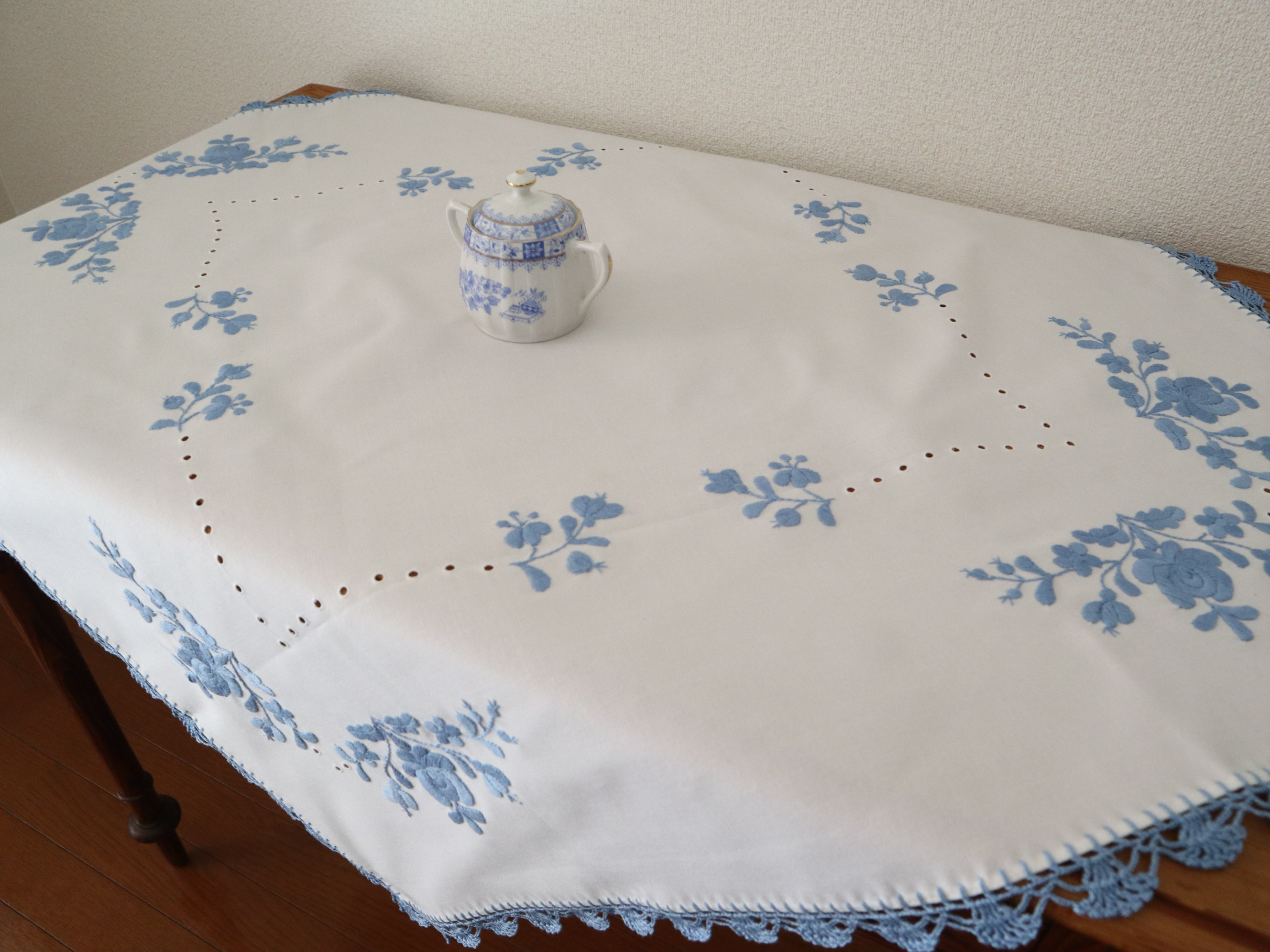 テーブルクロス　刺繍　レース　ヴィンテージ　総手作り　ハンドメイド