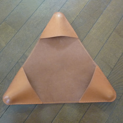 ヌメ革のハンティングチェアー（三脚持ち運び折りたたみ椅子） 6枚目の画像