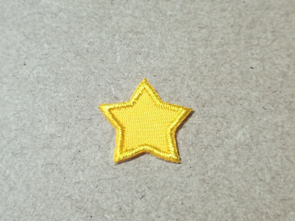 縁取り刺繍ワッペン星スター/ダークイエロー・濃黄 1枚目の画像
