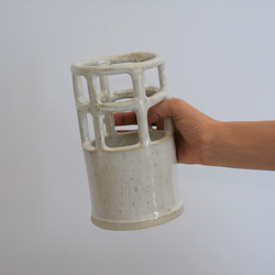 あみ目デザインの花瓶　白御影土×チタンマット釉 5枚目の画像