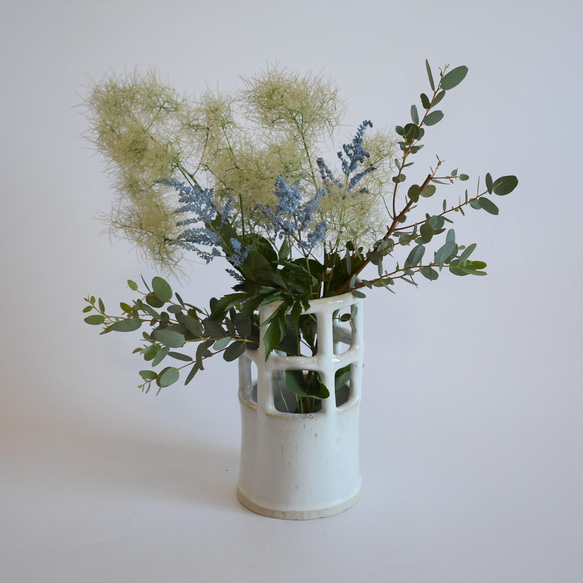 あみ目デザインの花瓶　白御影土×チタンマット釉 13枚目の画像