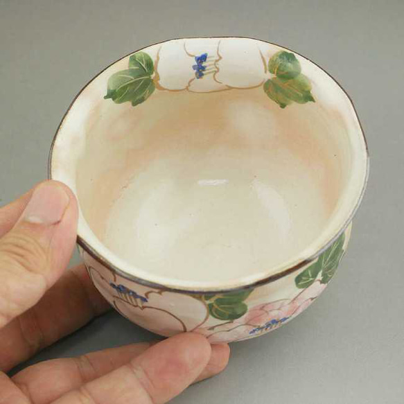 ◆商品番号　7704　牡丹お茶呑茶碗　俊山　花紀行 3枚目の画像