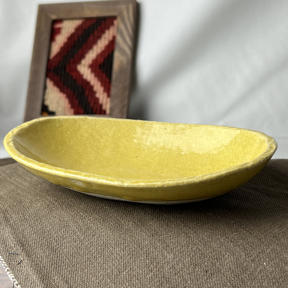 信楽白土　たたら作り　楕円皿　黄色釉薬 3枚目の画像