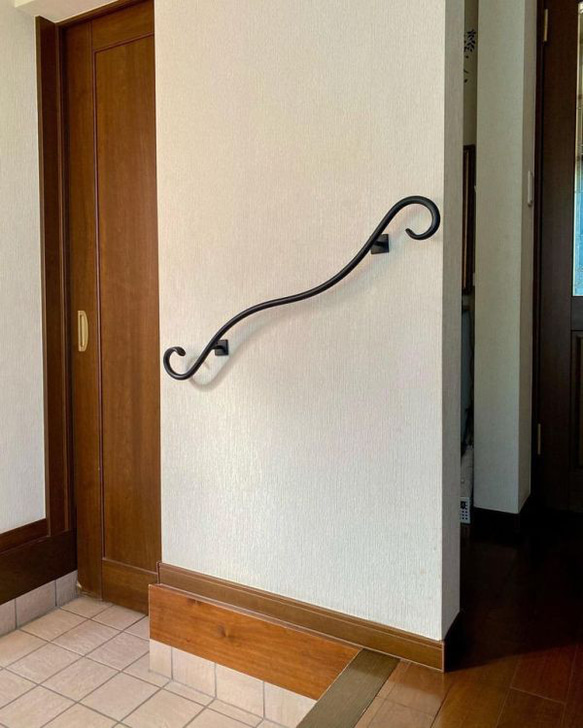 【乙女デザイン くるんくるん手すり　800ｍｍ】アルミ製 おしゃれ 玄関 新築 リフォーム リノベーション だから