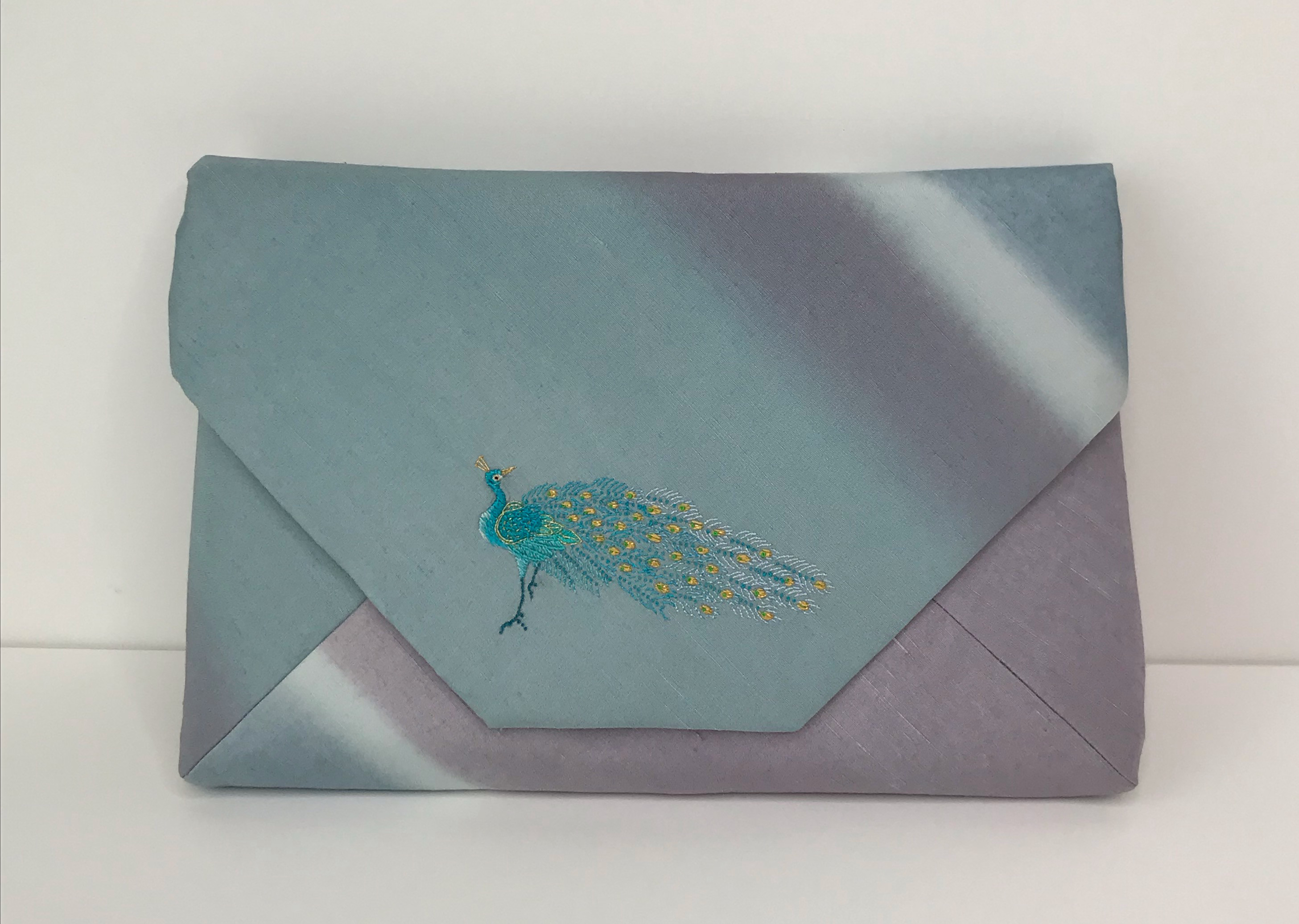 刺繍入り小物　数寄屋袋　孔雀