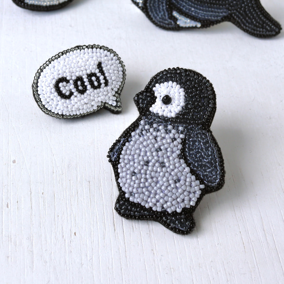 ペンギンをモチーフにしたオートクチュール刺繍のブローチ、マエル。 1枚目の画像