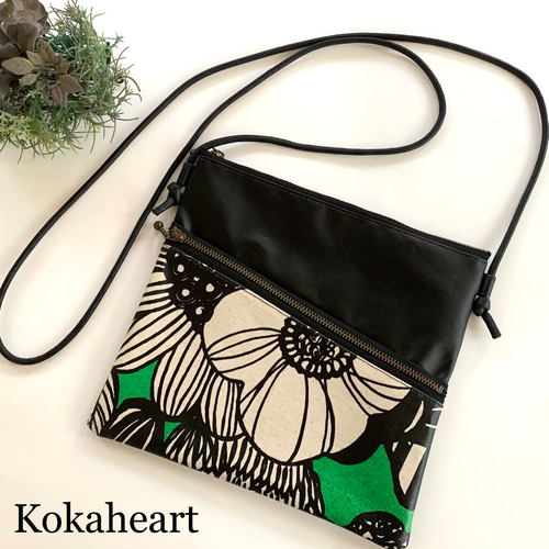 再再・・販☆丈夫で軽いラミネート生地☆お出掛けポシェット