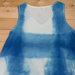 藍染め　ワンピース　Vネックノースリーブ　ふんわりガーゼ風　肌にやさしい無漂白コットン 6枚目の画像