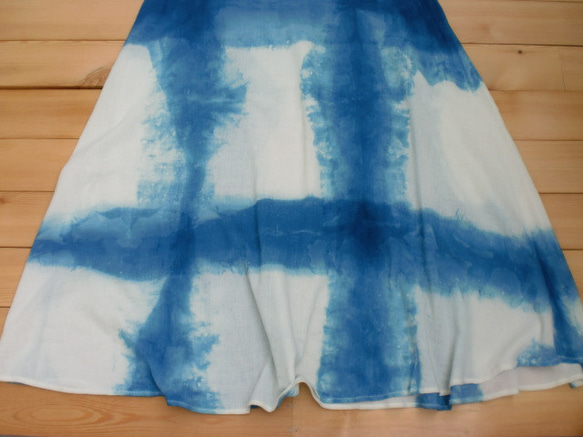 藍染め　ワンピース　Vネックノースリーブ　ふんわりガーゼ風　肌にやさしい無漂白コットン 7枚目の画像