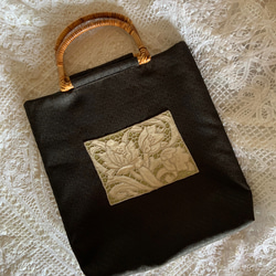 山東刺繍と香雲紗のラタンハンドルバッグ 2枚目の画像