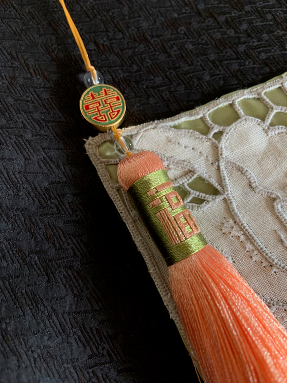 山東刺繍と香雲紗のラタンハンドルバッグ 5枚目の画像