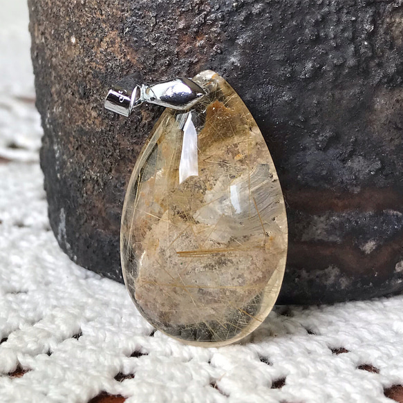 タイチンルチルクォーツペンダントトップ龍彫