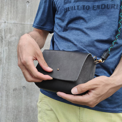栃木レザーブラックのレザーサコッシュ ショルダーバッグ 本革