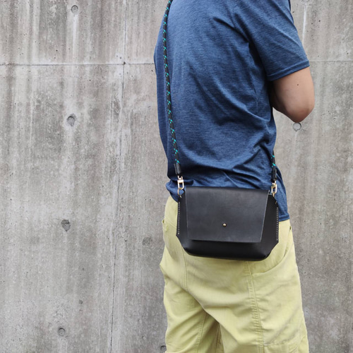 SLOW レザーショルダーバッグ サコッシュ 本革 栃木レザー ブラック 黒 SLOW レザーショルダーバッグ サコッシュ 本革 栃木レザー