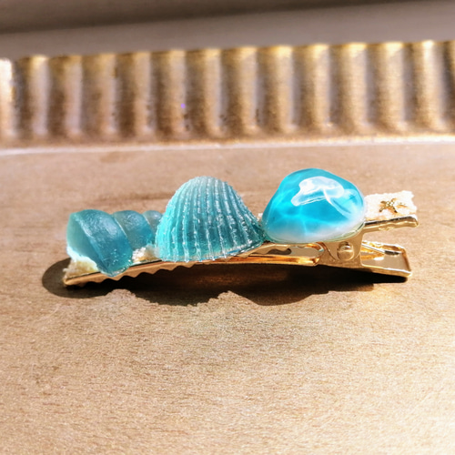 アクアブルーのヘアクリップ / クラゲ / レジン / 海のかけら ヘア