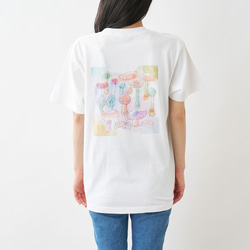 カラフルきのこのバックプリントTシャツ 1枚目の画像