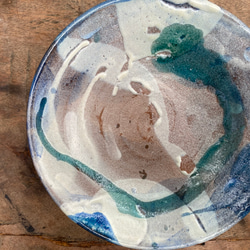 藁灰釉とエメラルドグリーンの流れ　梅鉢 2枚目の画像