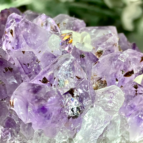 稀少鉱物 カコクセナイト内包（レインボー発色）アメジストドーム 約60cm 稀少鉱物 カコクセナイト内包（レインボー発色）アメジスト