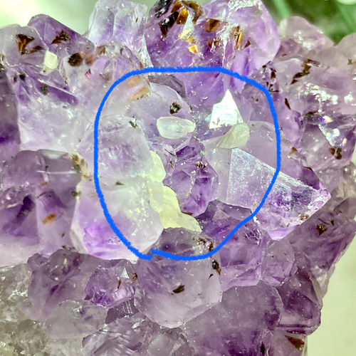 カクセコナイト✨ カルサイト共生　虹入り ⭐︎ アメジスト クラスター　原石 カクセコナイト✨ カルサイト共生 虹入り ⭐︎ アメジスト