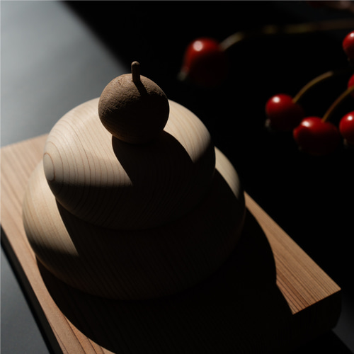 かがみ餅-檜 樹齢100年超え 国産ひのき製 その他インテリア雑貨 百年