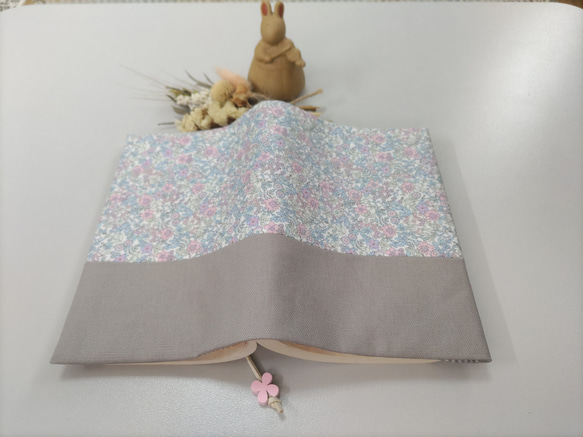 A tiny flower-fade文庫本カバー♪ 人気・おすすめ｜使いやすい・旅行におすすめ 品質保証 全国発送 在庫限り