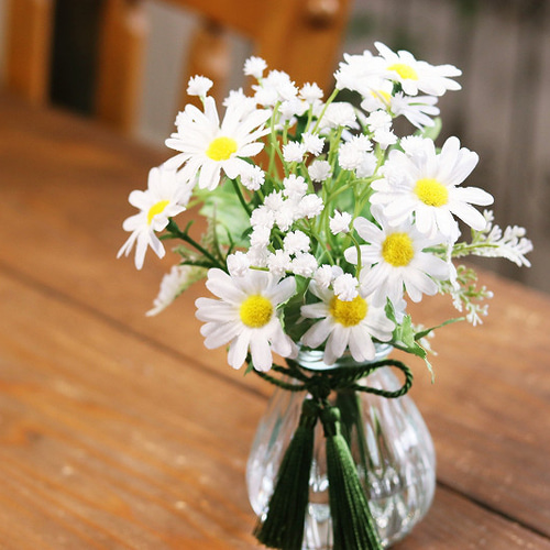 かずらの花籠　とマーガレット他の造花15本 生産者はただひとり、小さなマーガレット｢ドリームカシス｣奇跡の物語