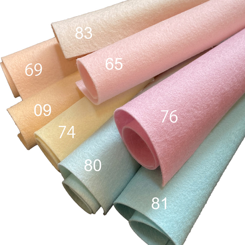 80 ライトシアン 100%ウールフェルト 20X30cm 厚さ1㎜ 生地 80 ライトシアン 100%ウールフェルト 20X30cm 厚さ1㎜ 生地