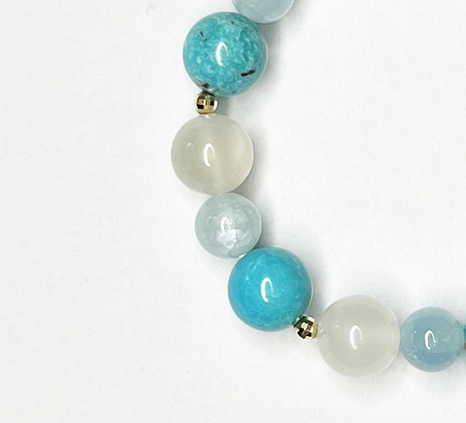 夏の代名詞ターコイズ。交通安全も含めあなたを守ってくれる組合せのブレスレット