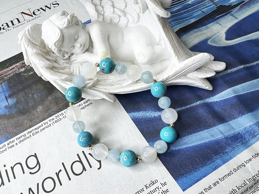 夏の代名詞ターコイズ。交通安全も含めあなたを守ってくれる組合せのブレスレット