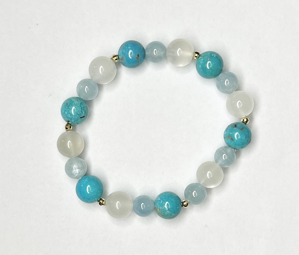 夏の代名詞ターコイズ。交通安全も含めあなたを守ってくれる組合せのブレスレット