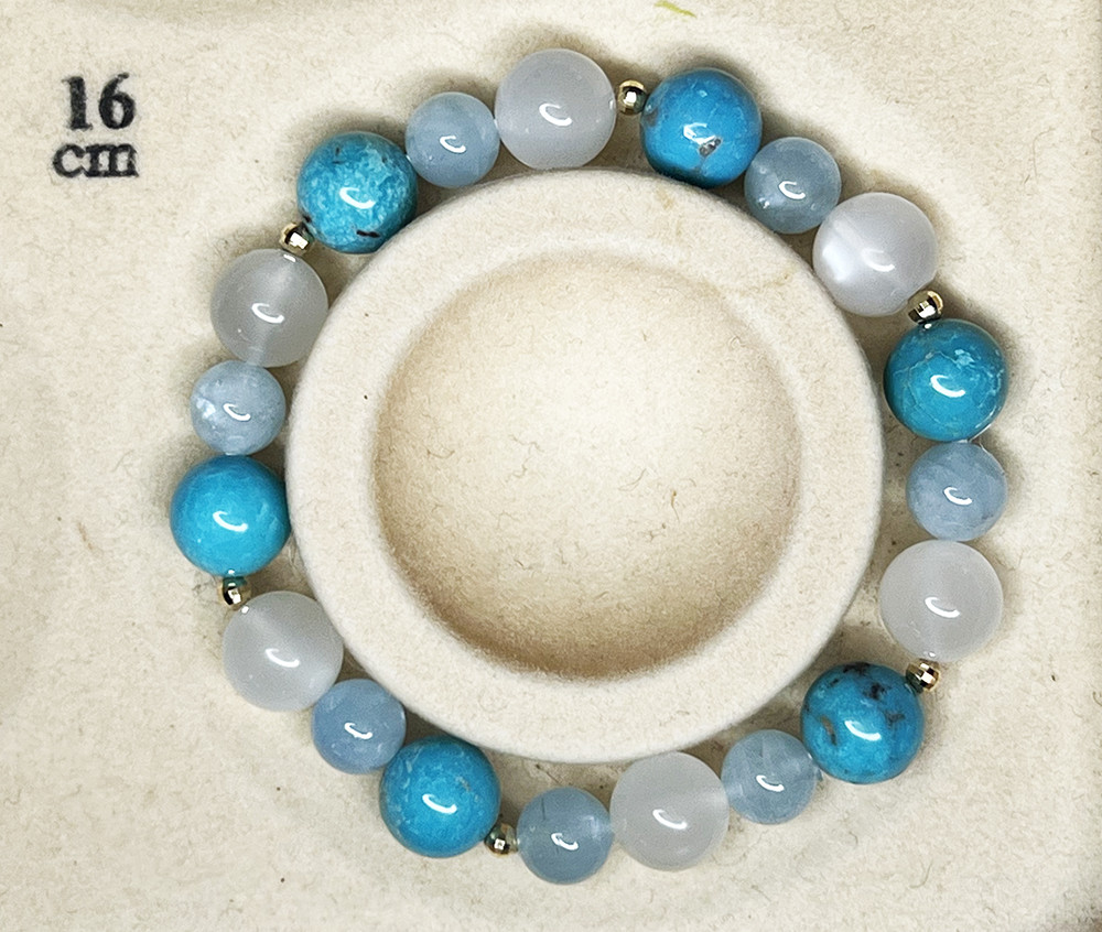 夏の代名詞ターコイズ。交通安全も含めあなたを守ってくれる組合せのブレスレット