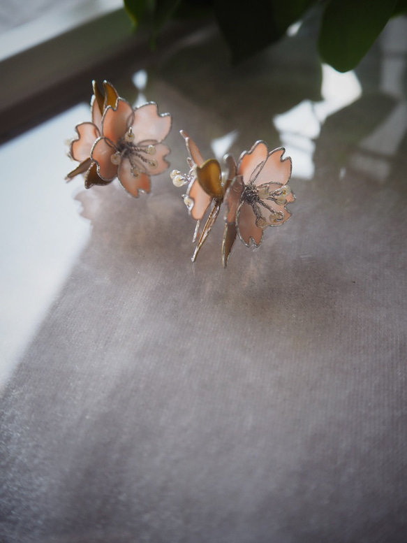 迷櫻．櫻花垂墜式樹脂耳環 第2張的照片