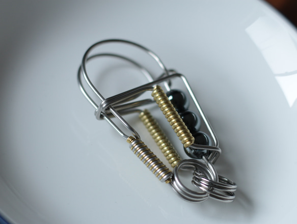 カラビナ70/ヘマタイト10㎜plus真鍮・父の日のプレゼントやメンズへのギフトにカラビナキーリングを 人気・おすすめ｜使いやすい・旅行におすすめ 品質保証 全国発送 日本国内発送・最短翌日お届け