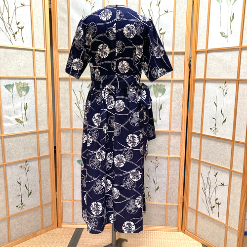 Nova様オーダーカシュクールワンピース浴衣リメイク ☆浴衣リメイク☆カシュクールワンピース(半袖/ネイビー／花の