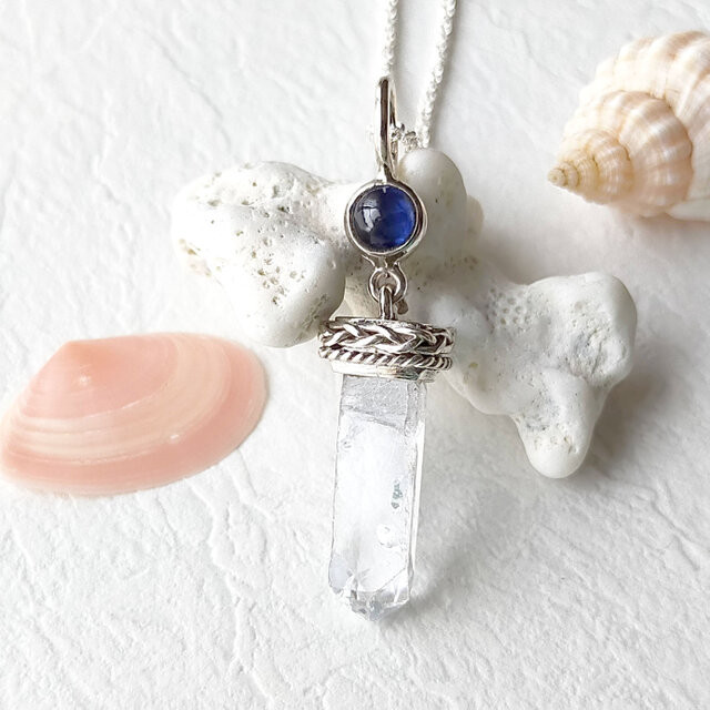 セレスタイト原石＋カイヤナイト　ペンダント　sv925　癒し　天然石ジュエリー　晴れやかブルー2022
