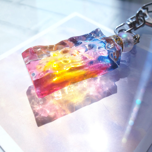 Ｎｏ．1774 キーホルダー ペンダント レジン くじら クジラ レジン 光る 宇宙 マリン ネックレス キーホルダー