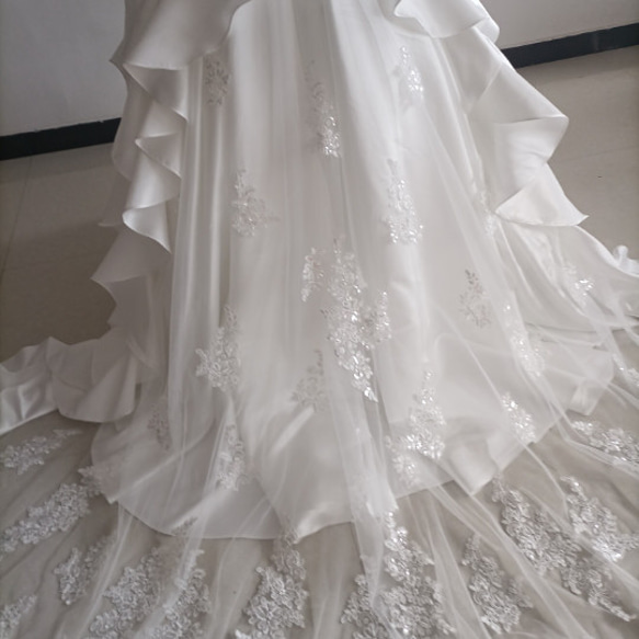 フランス風 法式 ウエディングドレス 美しいバックレース 華やかなトレーン プリンセスライン /前撮り/花嫁/ ドレス