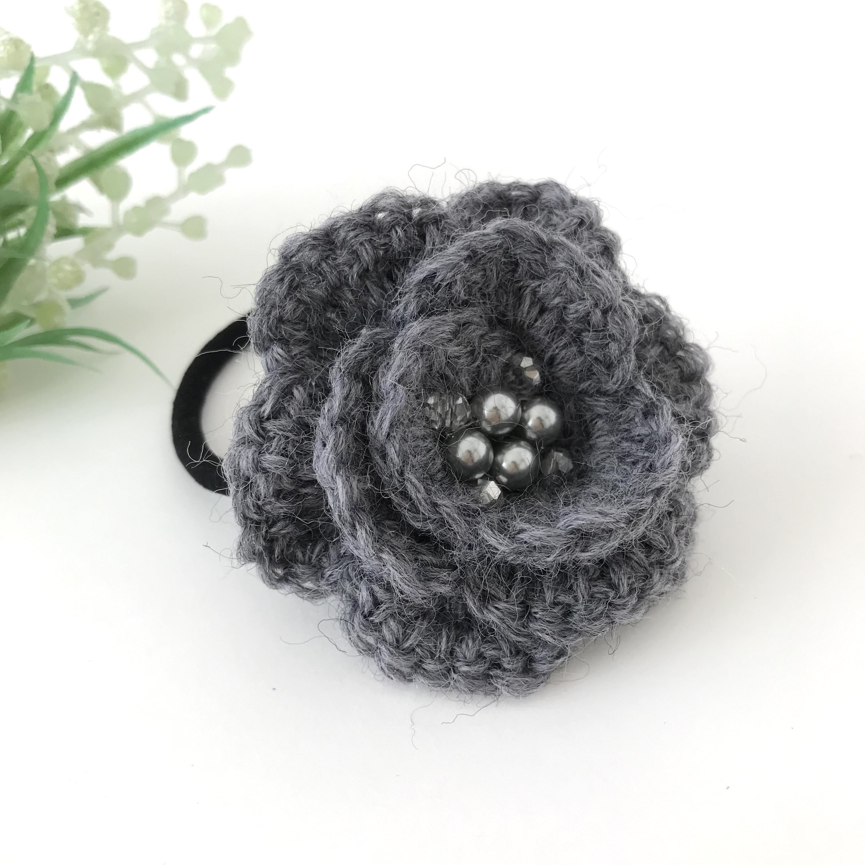 シュシュ  ヘアゴム  かぎ針編み  グレーラメ/ かぎ針編み】シュシュ風＊ヘアゴムの編み方〜how to crochet a