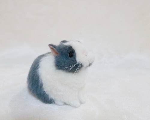 うさぎ 羊毛フェルト ダッチ ライラック ハンドメイド セール】羊毛うさぎ*Sサイズ*耳なめ*ライラック | iichi 日々の