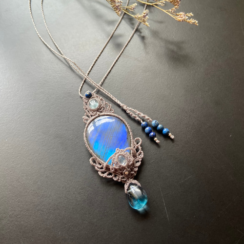 アクアマリン　レインボームーンストーン　マクラメネックレス 40mm☆大粒ラブラドライト×アクアマリン×レインボームーンストーン